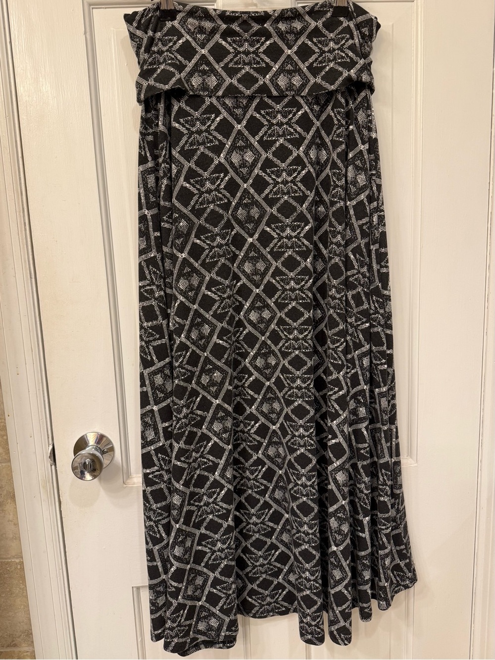 🍯 Medium Thyme & Honey Geometric Fold-Over Waist Maxi Skirt - White & Black 🍯